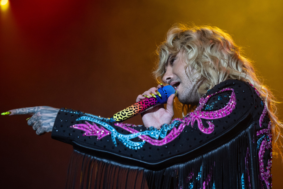 Große Enttäuschung bei Bill Kaulitz (33): Seine Band Tokio Hotel musste ihren Auftritt beim Deichbrand-Festival vorzeitig abbrechen.