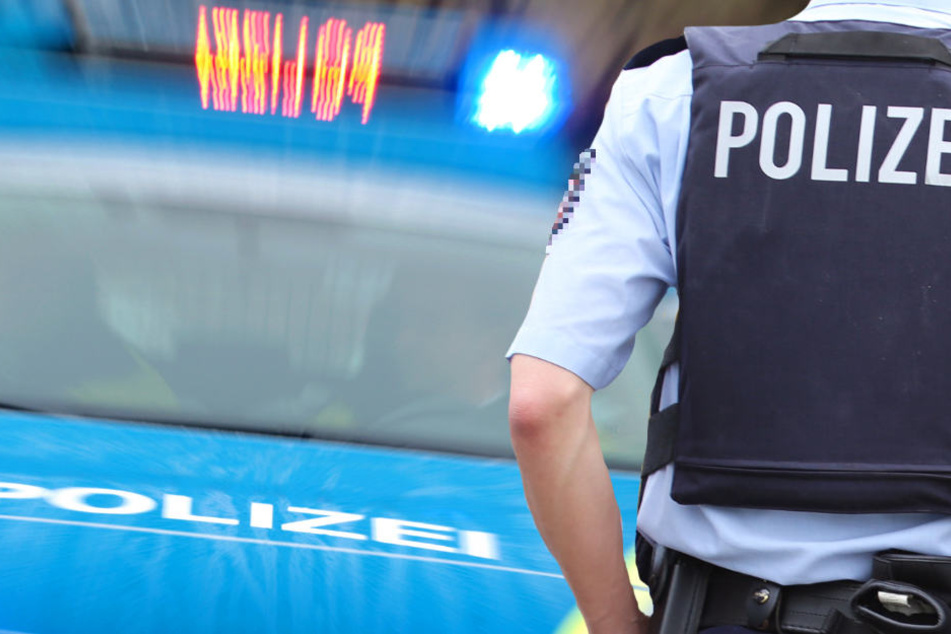 Die Polizei fahndet nach dem Täter und sucht Zeugen (Symbolbild).