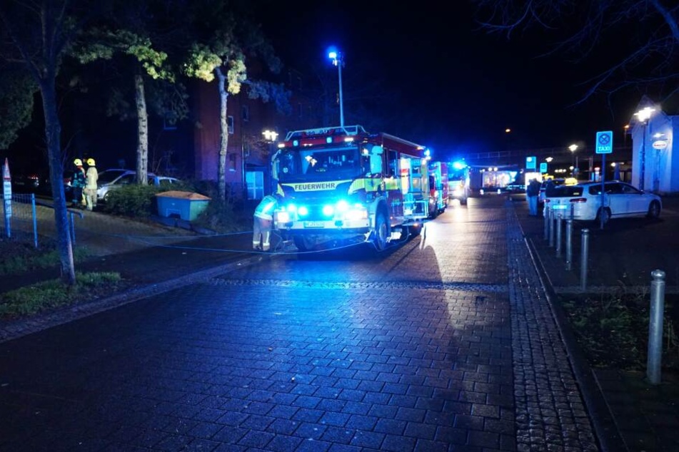 Die Feuerwehr Ratingen war mit zahlreichen Kräften vor Ort.