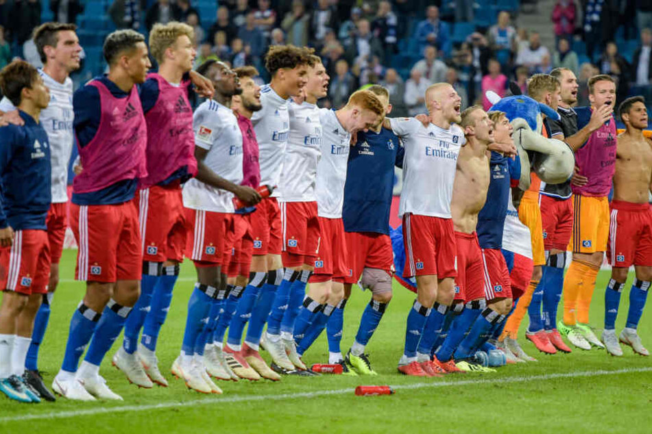 Die HSV-Profis nach dem Sieg gegen Arminia Bielefeld.