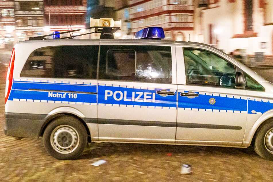 Polizei auf dem Römerberg in der City von Frankfurt: Die Ordnungshüter hatten in der Silvesternacht in der Mainmetropole viel zu tun.