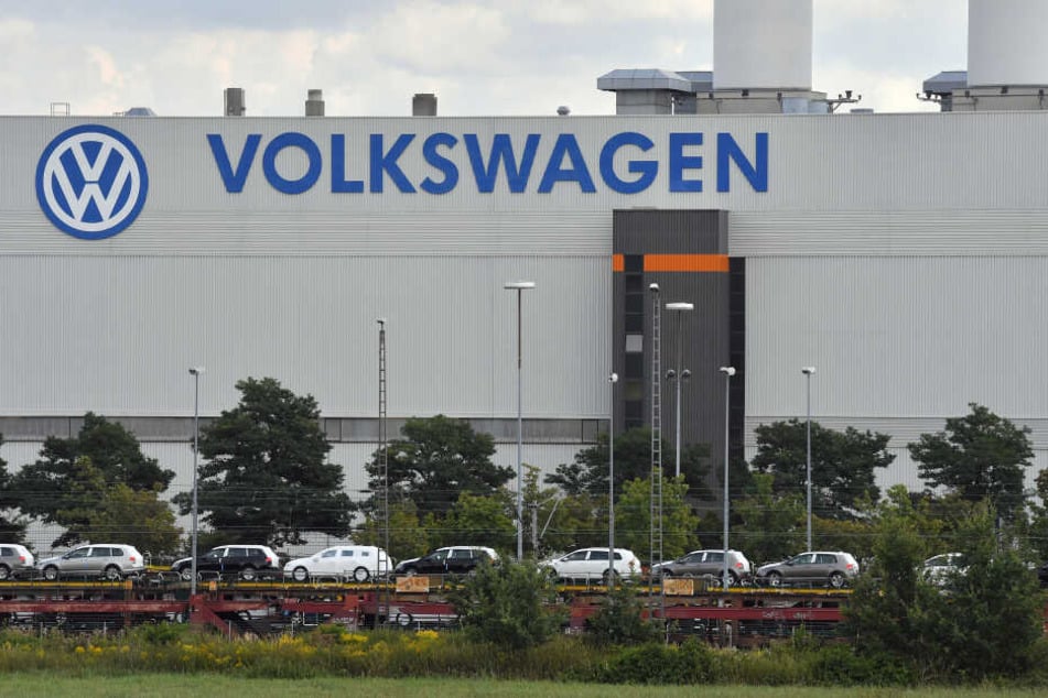 Der Autobauer Volkswagen hat in Zwickau für einige hundert Beschäftigte Kurzarbeit angemeldet. (Symbolbild)