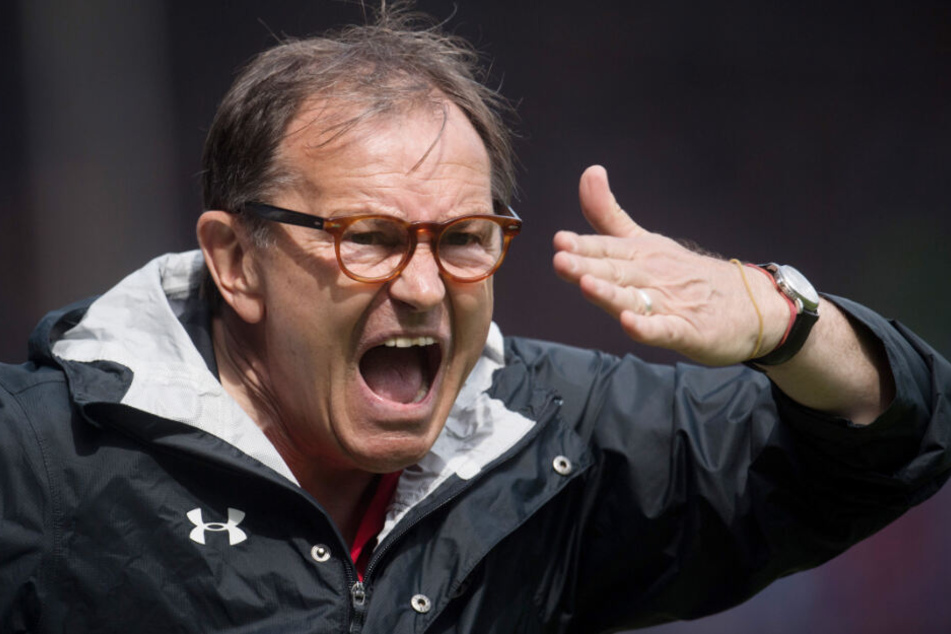 Ewald Lienen war als Trainer am Spielfeldrand fuchsteufelswild.
