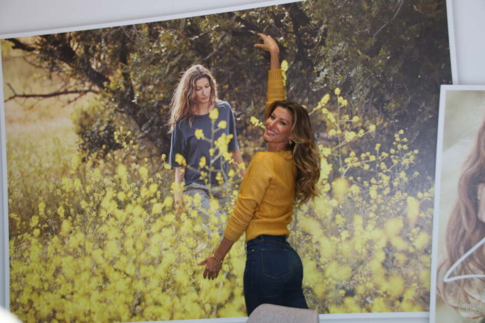 Gisele Bündchen posiert am Mittwoch in der Hamburger Europa Passage.