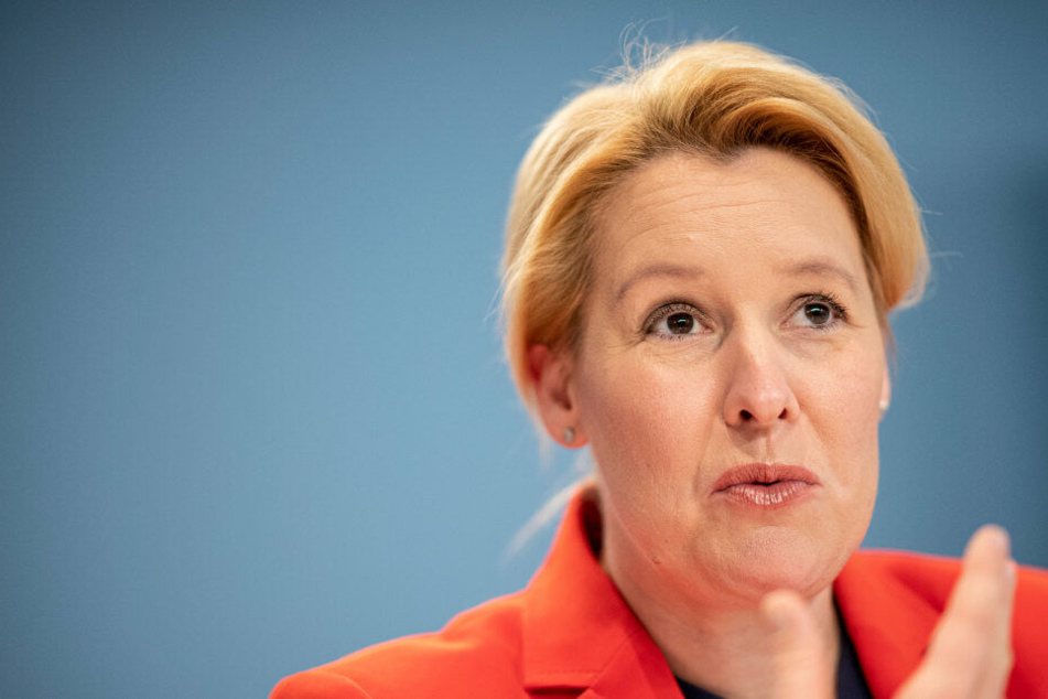 Urteil zu Plagiatsvorwürfen: Giffey darf Doktortitel behalten, winkt aber in Sachen SPD-Vorsitz ab