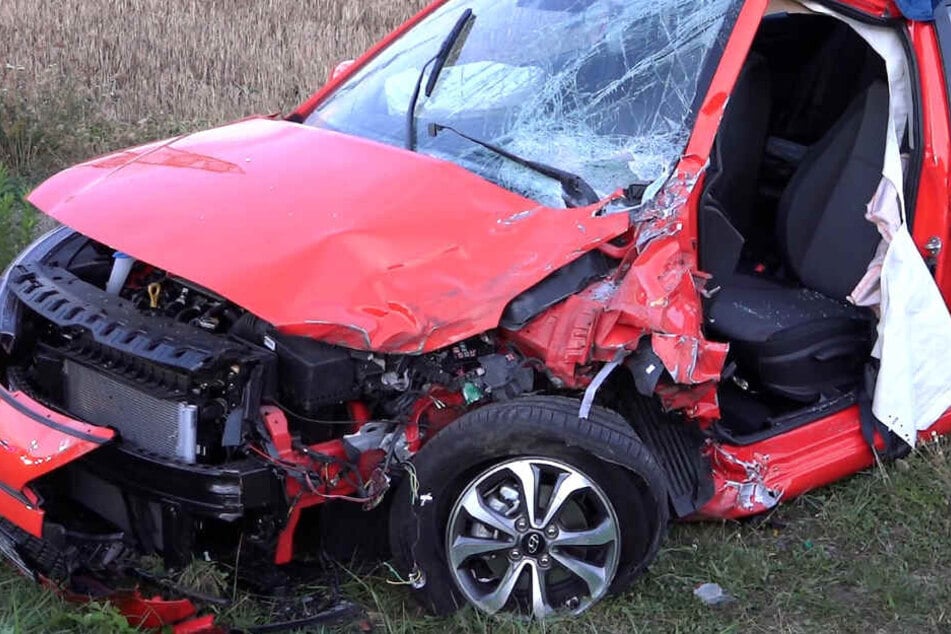 Das Foto zeigt den Hyundai, in welchem die 24-Jährige und ihre Tochter unterwegs gewesen waren.