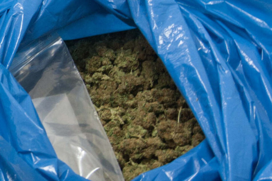 In den Müllsäcken war Marihuana. (Symbolbild)