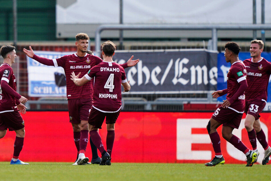 Er ist wahrlich ein Gewinn für Dynamo! Heinz Mörschel (2.v.l.) erzielte beim SV Meppen einen Doppelpack für die SGD.