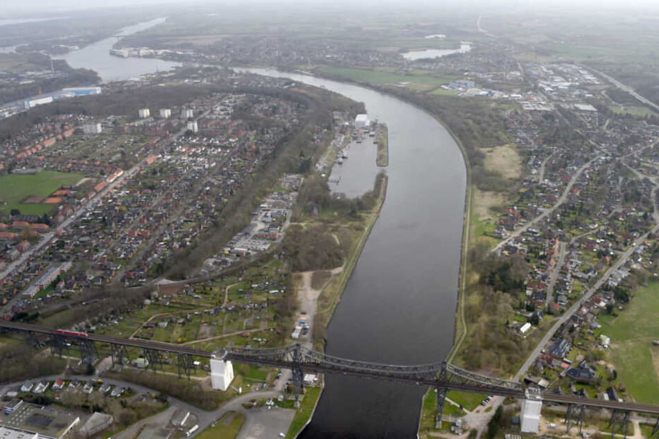 Der Nord-Ostsee-Kanal verläuft auch durch Rendsburg. (Archivbild)