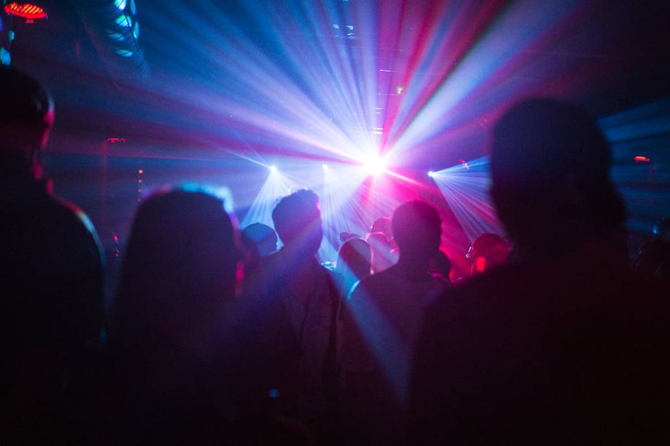 In Berliner Clubs darf an Karfreitag erst nach 21 Uhr getanzt werden. (Archivfoto)