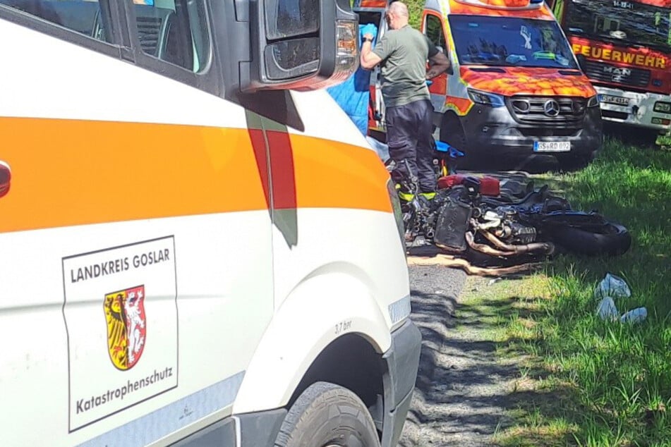 Horror-Unfall im Oberharz: Motorradfahrer stirbt, zwei Schwerverletzte