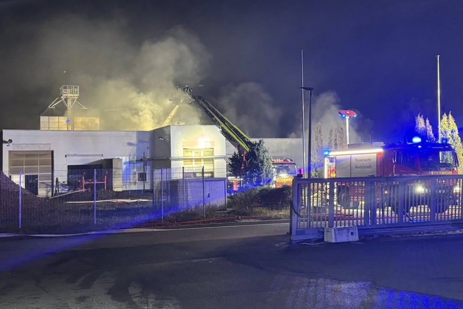 Das Feuer brach kurz vor Mitternacht aus.