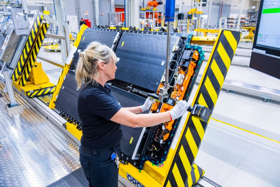 In Sachsen wird Lithium etwa bei der Mercedes-Benz Tochter Accumotive in Kamenz oder der JT Energy Systems in Freiberg zur Produktion von Batterien gebraucht.