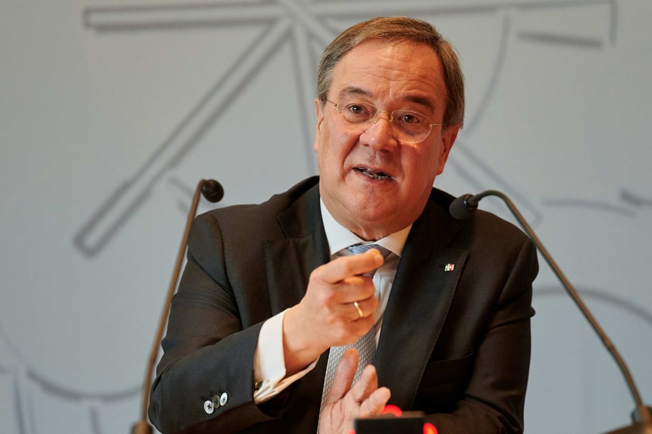 NRW-Ministerpräsident Armin Laschet (59, CDU) hat sich bei den Opfern der Kölner Silvesternacht 2015 entschuldigt.
