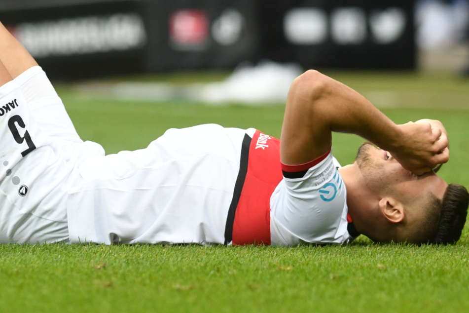 Konstantinos Mavropanos und der VfB am Boden: Ein Remis gegen den VfL Bochum war und ist zu wenig.