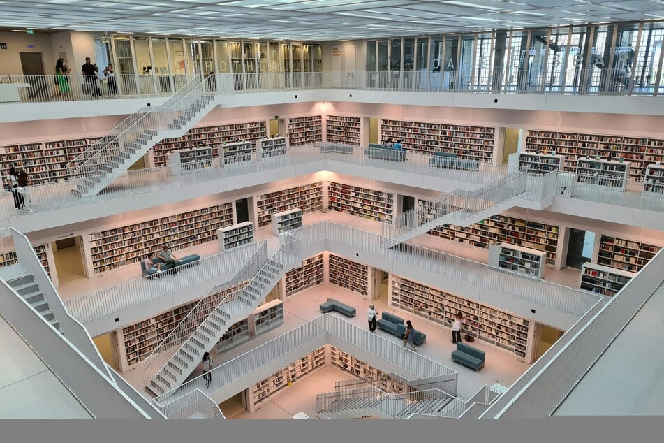 Die beeindruckende Architektur der Stuttgarter Stadtbibliothek zieht jedes Jahr viele Besucher an.