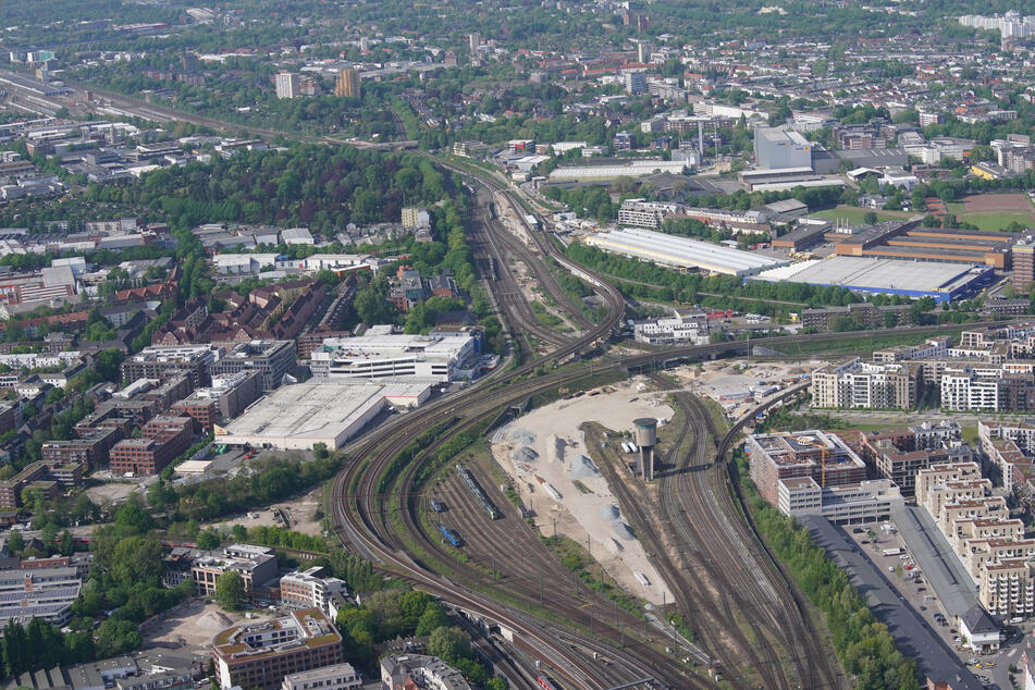 Blick auf den Diebsteich (oben) und die neue Mitte Altona.