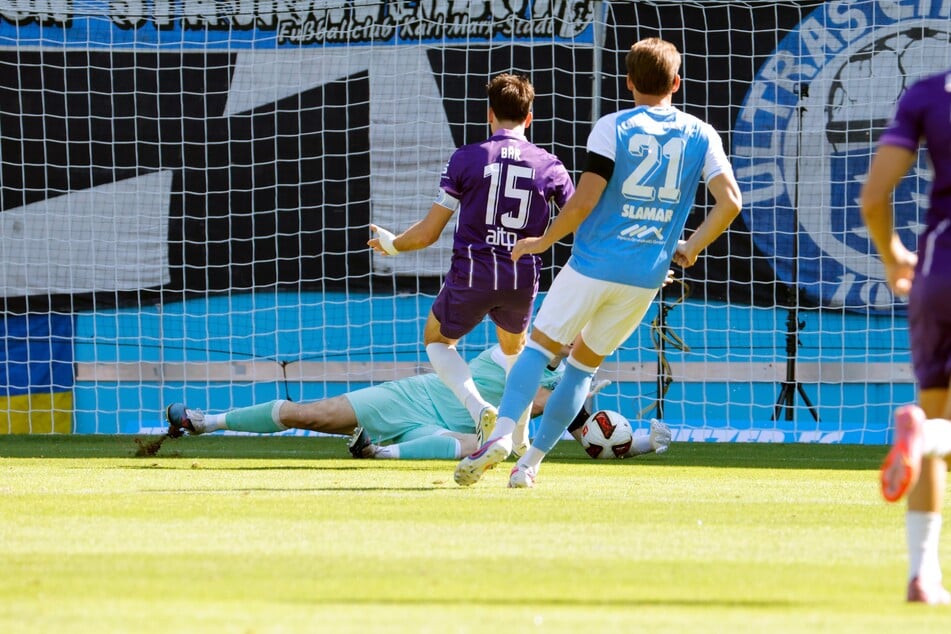 Die erste Torchance für den FC Erzgebirge Aue erspielte sich Marcel Bär in der 9. Minute.