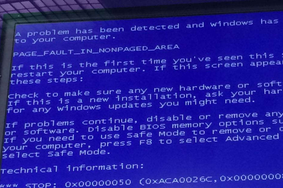 Auch die Anzeigetafeln am Bahnhof Dresden-Neustadt sind von der Hacker-Attacke betroffen.