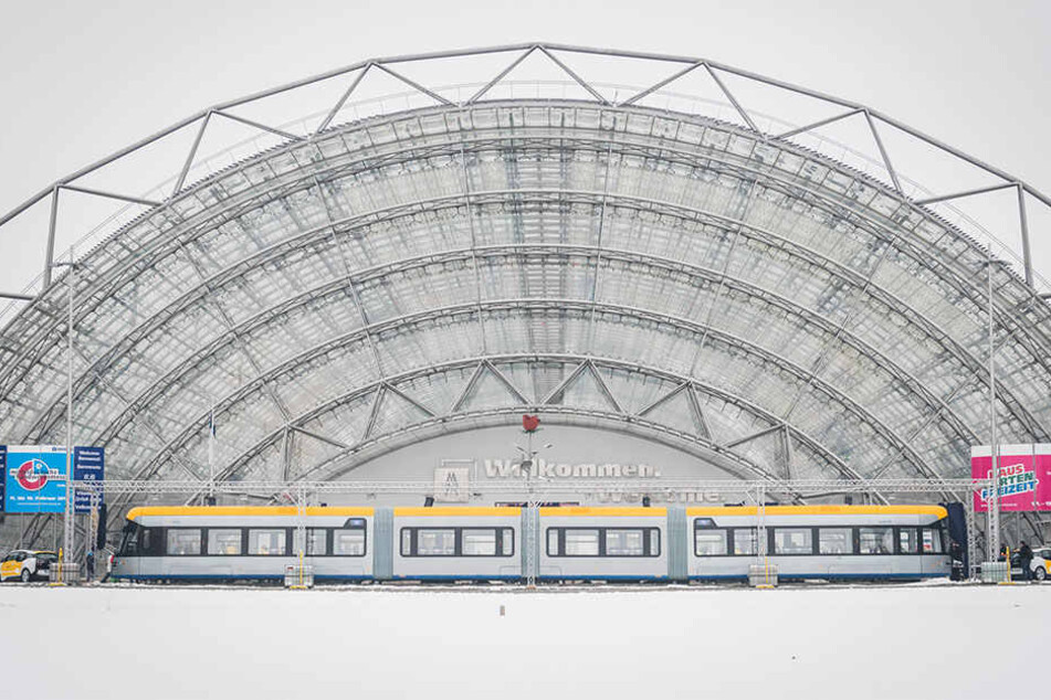 Stolze 38 meter misst die neue XL-Straßenbahn.
