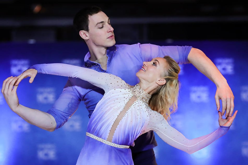 Auch ohne Wettkampf wollen Aljona Savchenko und Bruno Massot ihren Fans die ganze große Show auf dem Eis bieten.
