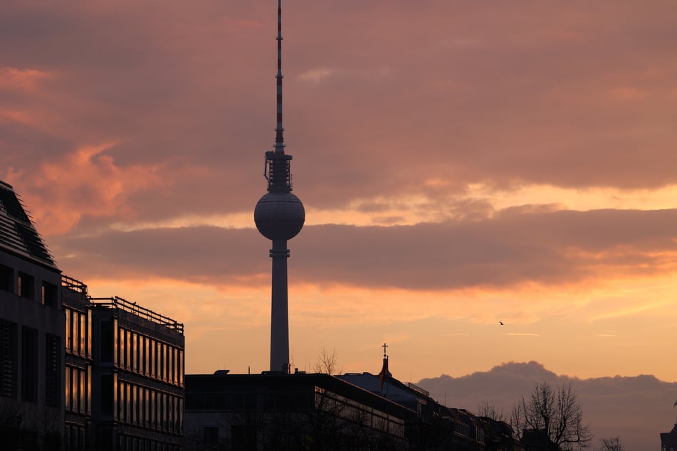 Bei den Berlinern ist der Fernsehturm auch als "Telespargel" bekannt.