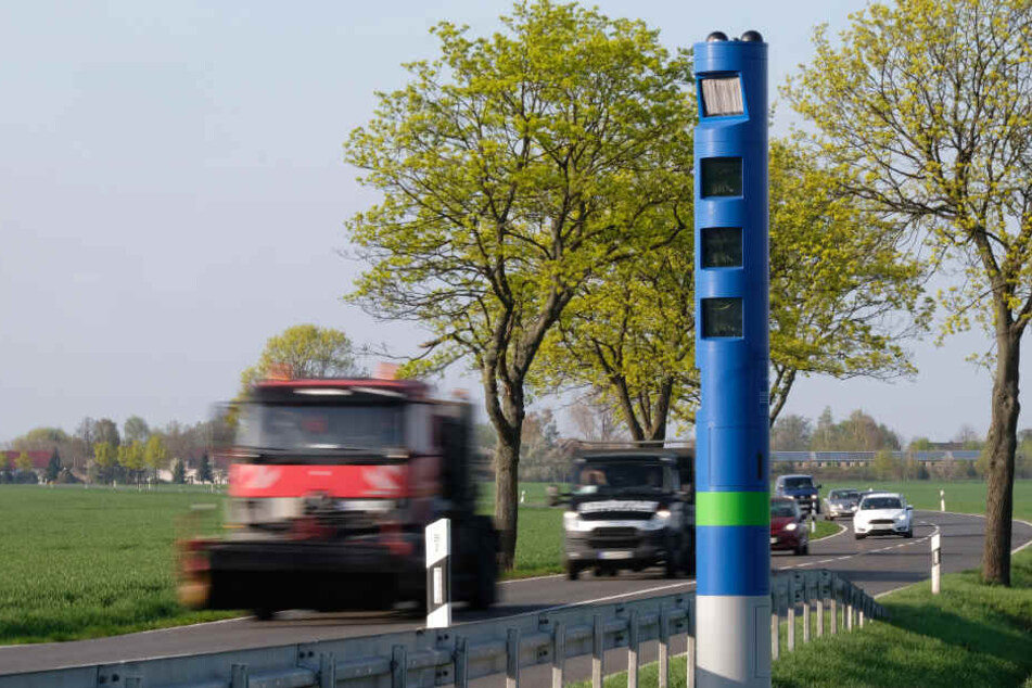 Die Mautpflicht für Lkw gilt ab diesem Sonntag auf allen Bundesstraßen.