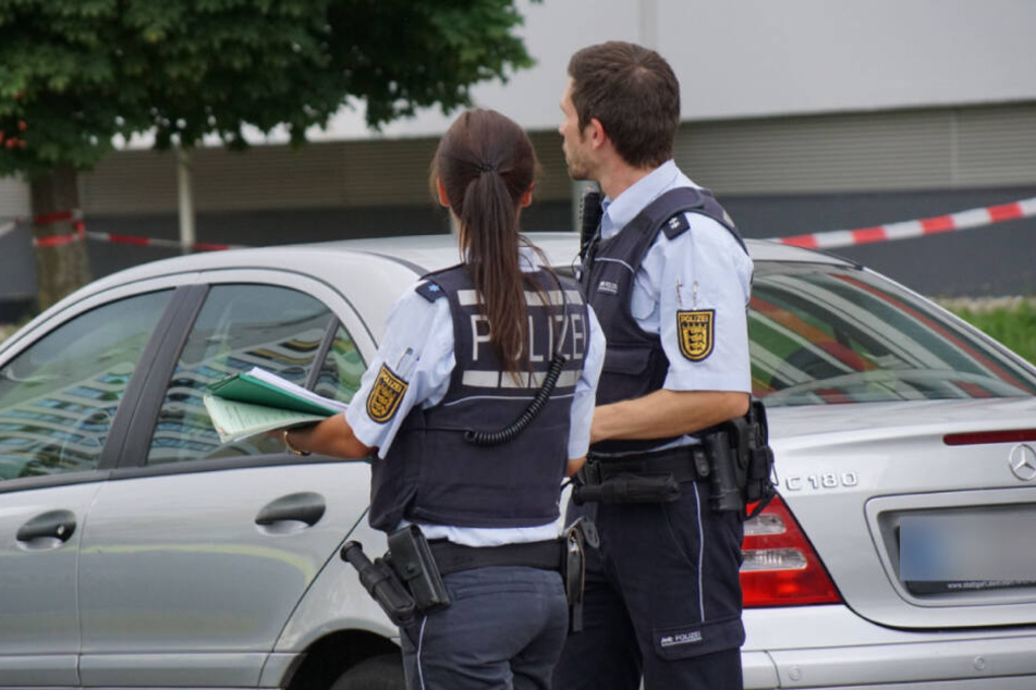 Polizisten am Mittwochabend vor Ort.