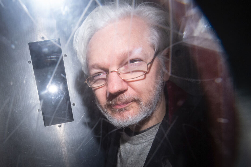 Wikileaks-Gründer Julian Assange verlässt am 13. Januar das Westminster Magistrates Court in London, wo er zu einer Anhörung zum Auslieferungsgesuch der USA erschien.