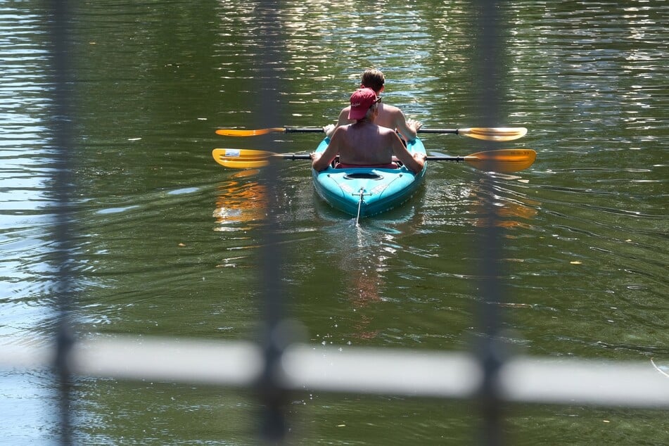 Bevor der Herbst endgültig in Leipzig ankommt und es auf dem Wasser für viele zu kalt wird, könnt Ihr zu Aktionspreisen noch einmal gemeinsam paddeln. (Symbolbild)