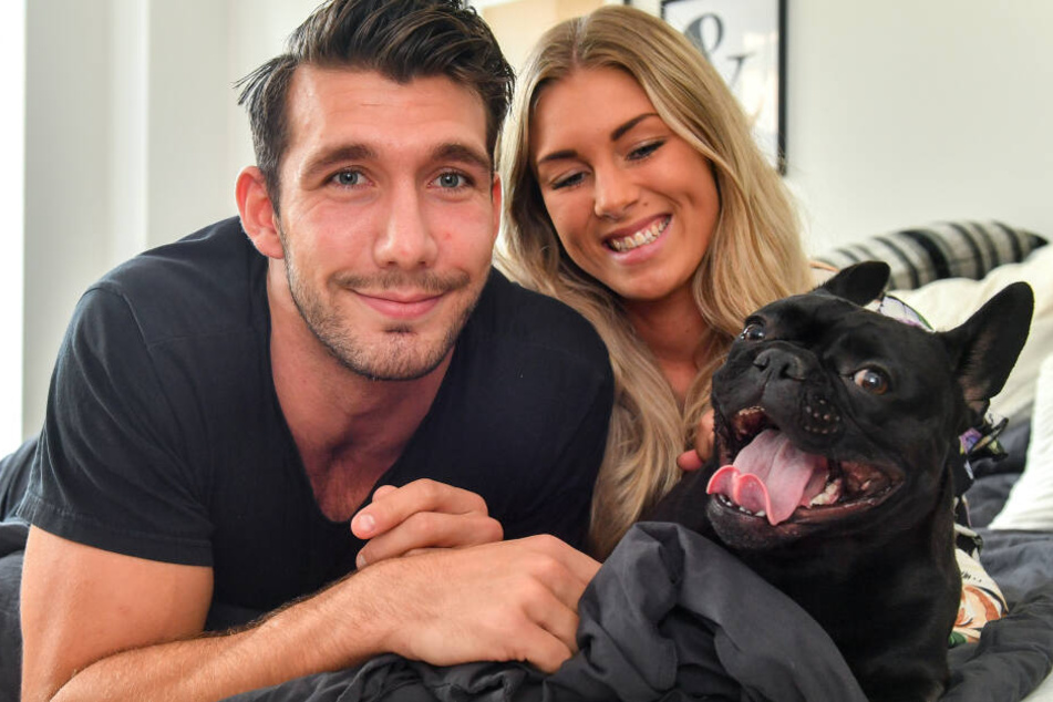Handballstar Gabriel De Santis mit seiner Verlobten Hannah: Beide sind nun Eltern geworden.