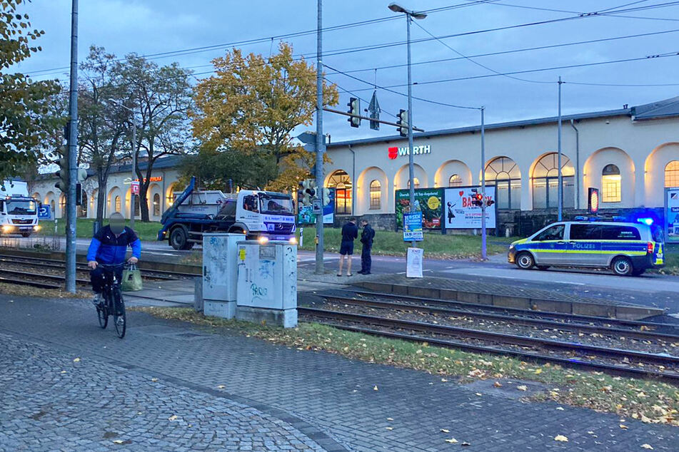 Am Donnerstagmorgen sperrte die Polizei Dresden das betroffene Gebiet ab.