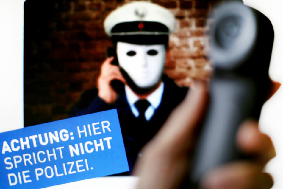 Die Polizei warnt vor falschen Polizisten am Telefon.