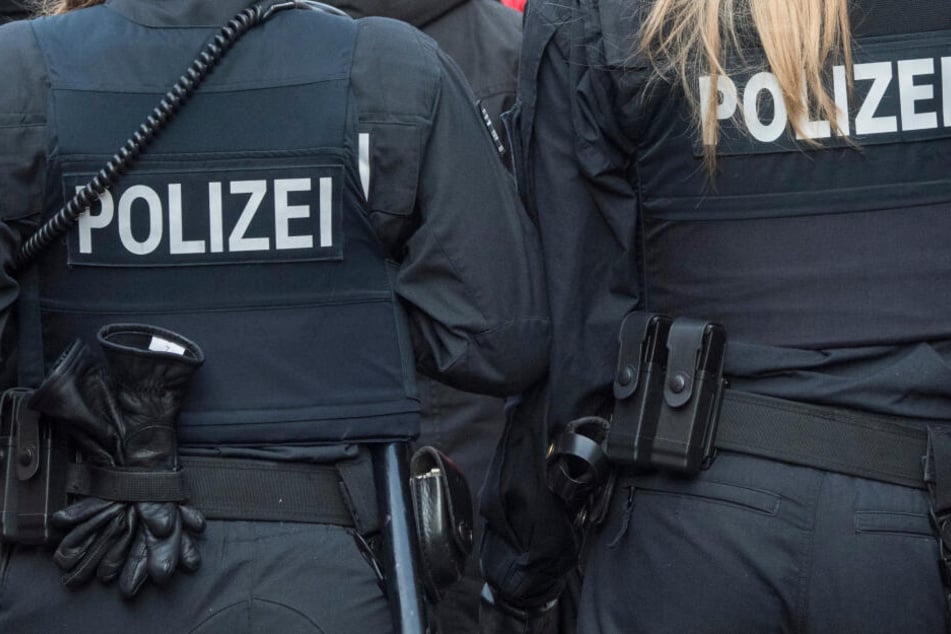 Die Polizei sollte der Frau Geleitschutz geben. (Symbolbild)