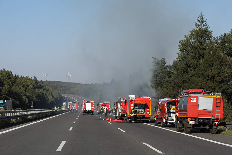 Für die Löscharbeiten musste die A4 in Richtung Dresden gesperrt werden.