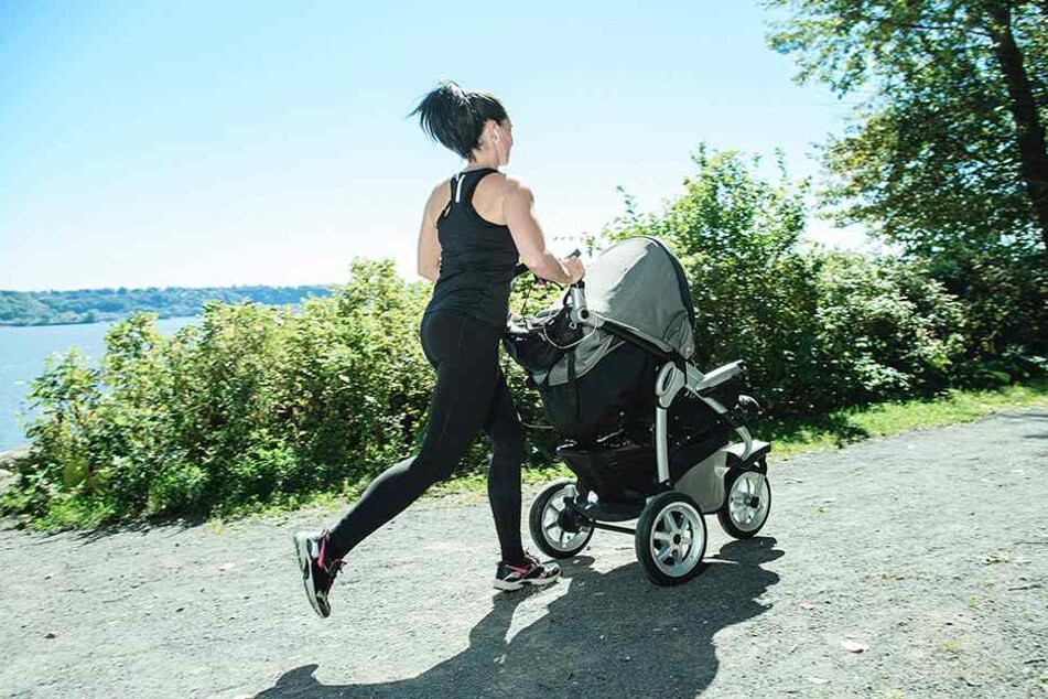 Die junge Mutter ließ ihr Baby unter Alkoholeinfluss im Kinderwagen zurück. (Symbolbild)