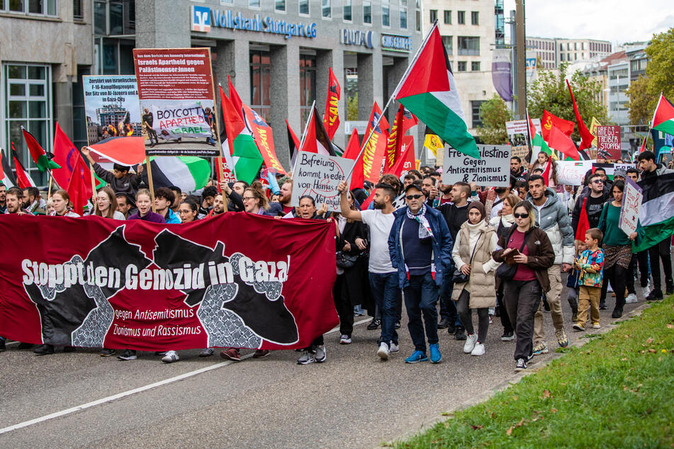 Rund 1300 Sympathisanten Palästinas zogen am Samstag durch die Stuttgarter Innenstadt.