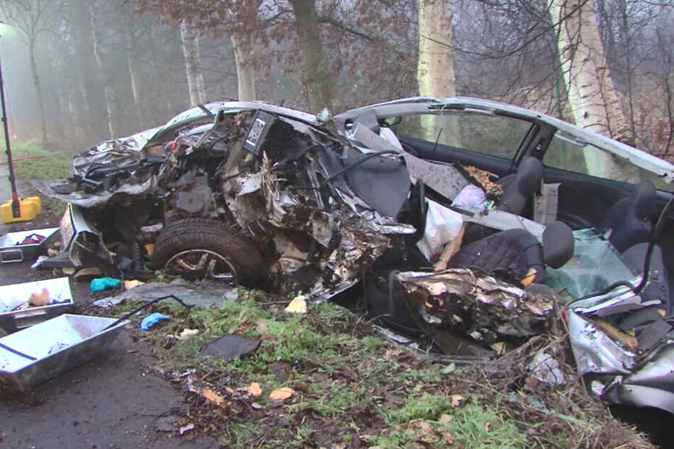 Der Ford wurde bei dem Unfall völlig zerstört.