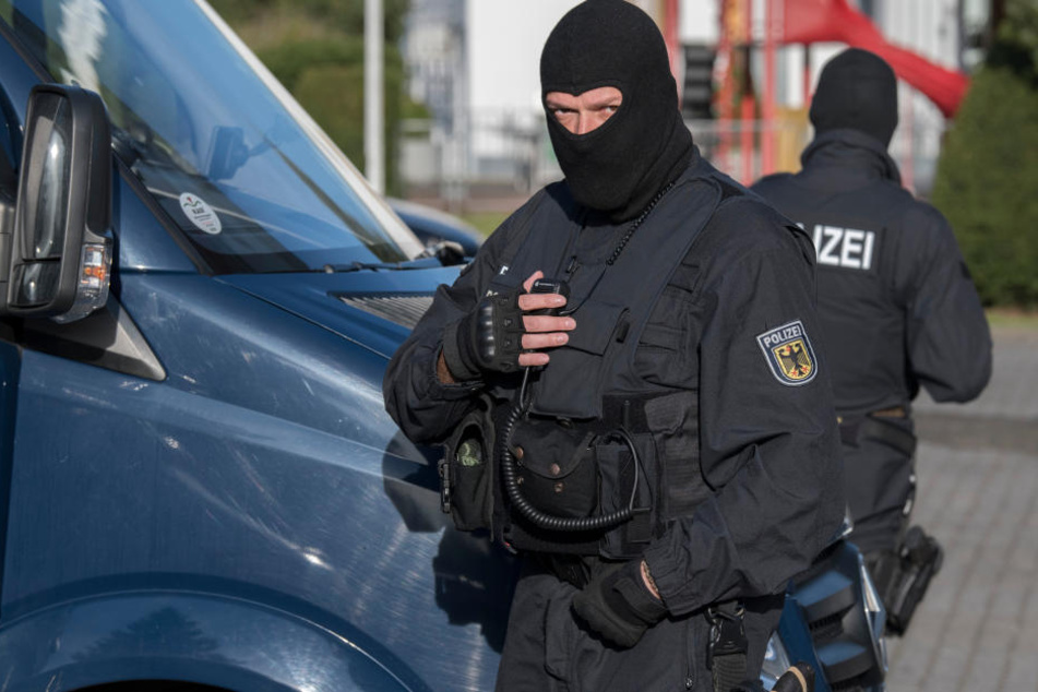 Die festgenommene Frau habe mit dem 47 Jahre alten Mann zusammen in der Wohnung gewohnt. (Symbolbild)