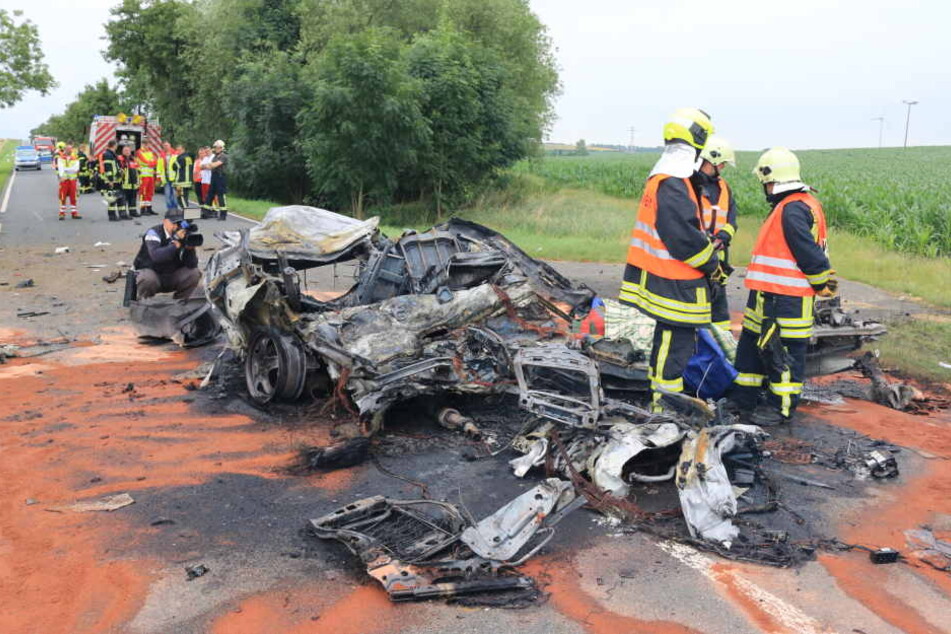 Der Wagen verbrannte vollständig.
