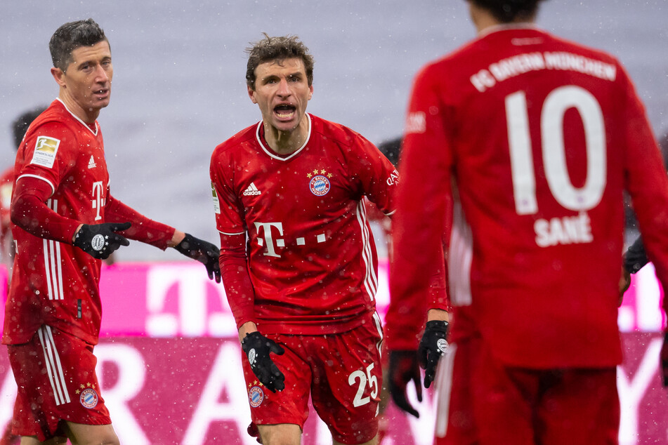 Thomas Müller (M.) sorgte mit seinem Treffer am 16. Spieltag der Bundesliga für den Sieg des FC Bayern München gegen den SC Freiburg.