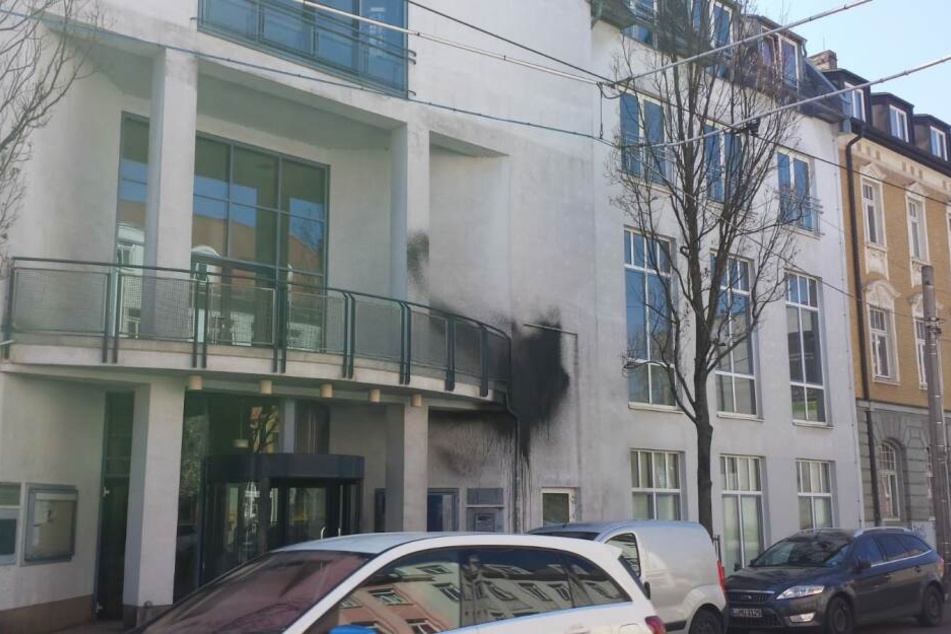 Das soziokulturelle Zentrum "Große Eiche" im Leipziger Stadtteil Böhlitz-Ehrenberg ist in der Nacht Opfer einer Farbattacke geworden.
