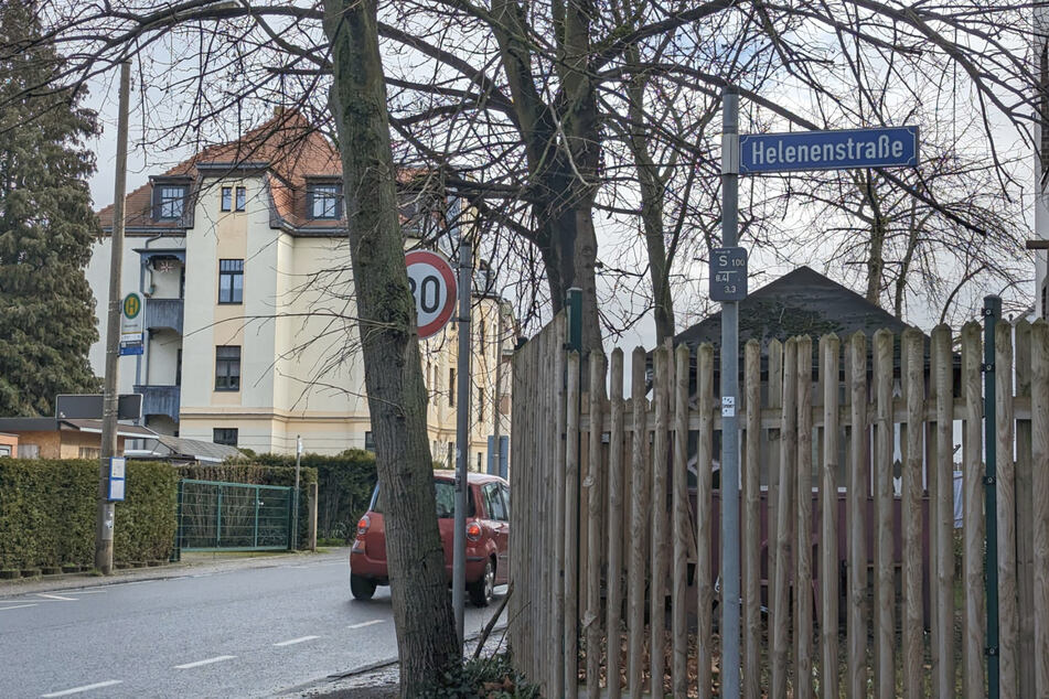 Unbekannte hinterließen in der Helenenstraße mehrere Nazi-Zeichen.