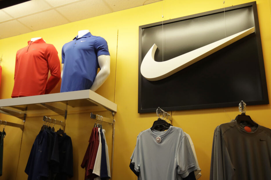 Nike Kleidung ist in einem Kohl's Store ausgestellt. Der weltgrößte Sportartikelhersteller Nike stellt seine Aktionäre auf Geschäftseinbußen in China wegen der Coronavirus-Epidemie ein.