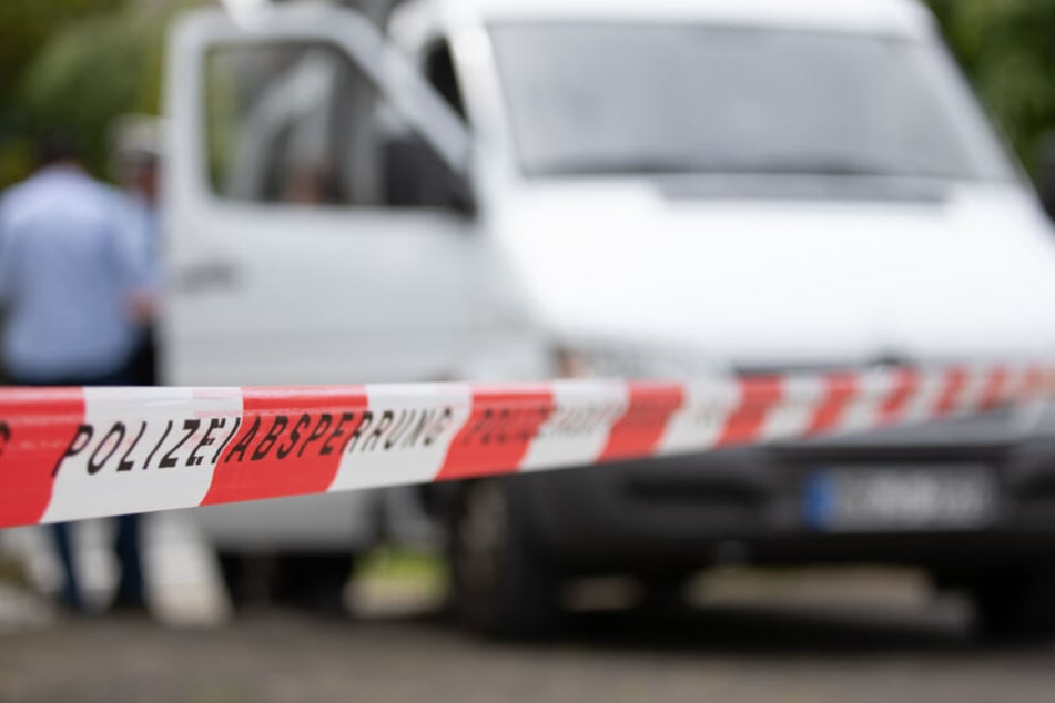 Weil sie ausgehen wollte? Mann (64) nach tödlichem Messer-Angriff gegen 24-Jährige vor Gericht