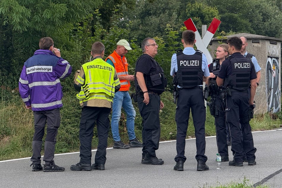 Unter anderem waren Notfallseelsorger im Einsatz, die sich um die Augenzeugen kümmerten.