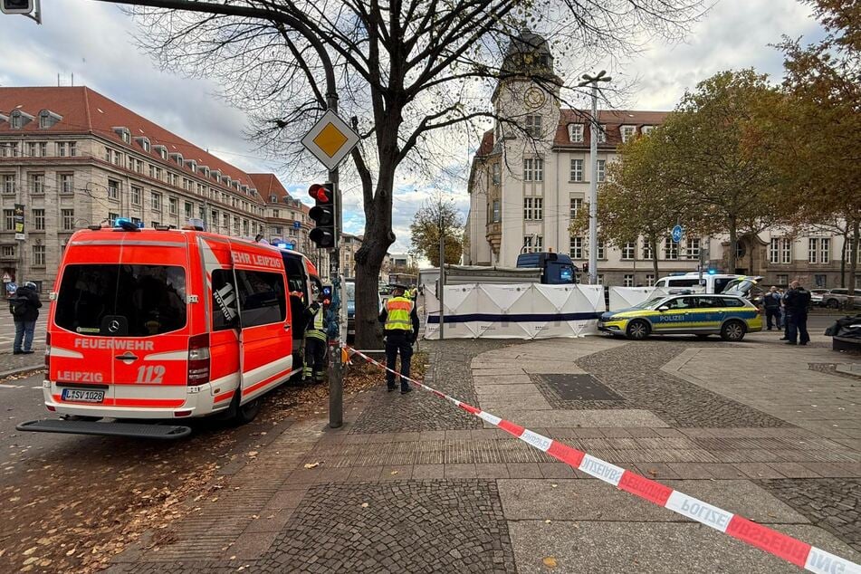 Die Polizei stellte einen Sichtschutz auf.