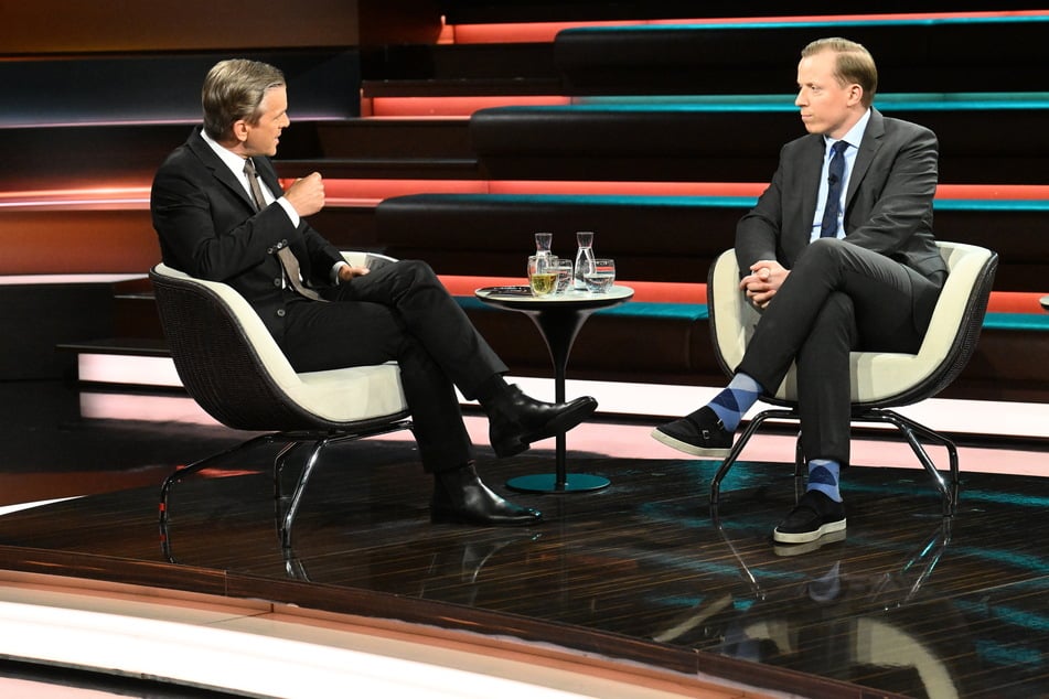 Am Mittwochabend geriet Markus Lanz (57, l.) mit dem SPD-Mann Adis Ahmetovic (32) aneinander.