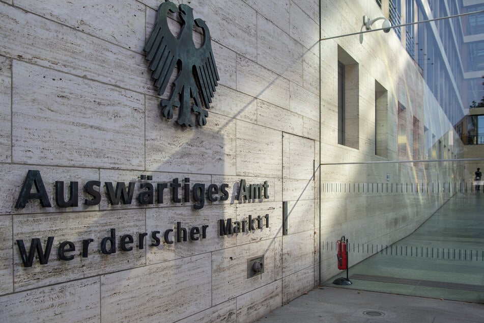 Das Auswärtige Amt fordert alle Seiten zur Einhaltung der Waffenruhe auf.