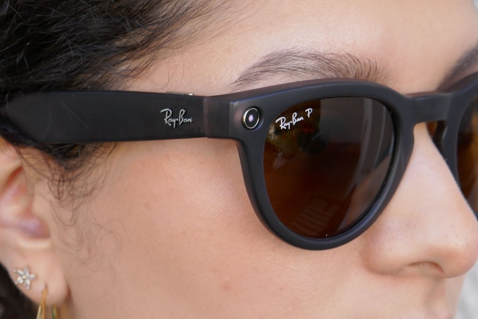 Oft verrate nur ein kleines Licht während einer Aufnahme die Smart Glasses, wie es etwa bei der Stiftung Datenschutz heißt. (Symbolbild)